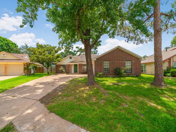 8614 Greenleaf Lake Drive, Houston TX 77095