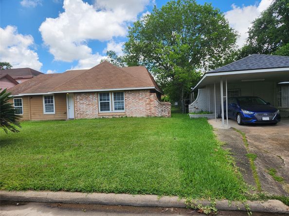4518 Oak Shadows Drive, Houston TX 77091