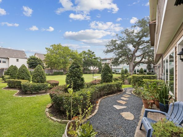 11116 Sherwood Oak Lane, Houston TX 77043