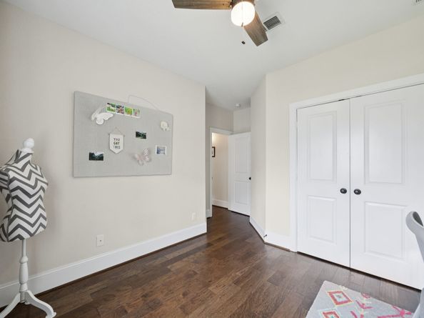 11116 Sherwood Oak Lane, Houston TX 77043