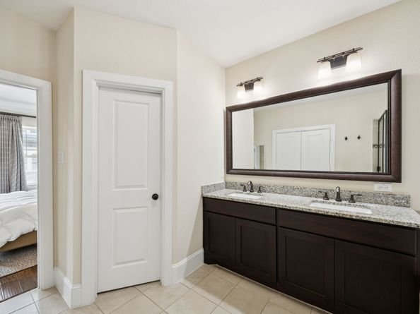 11116 Sherwood Oak Lane, Houston TX 77043