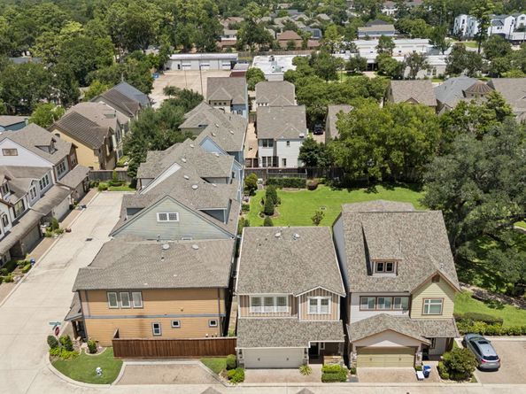 11116 Sherwood Oak Lane, Houston TX 77043