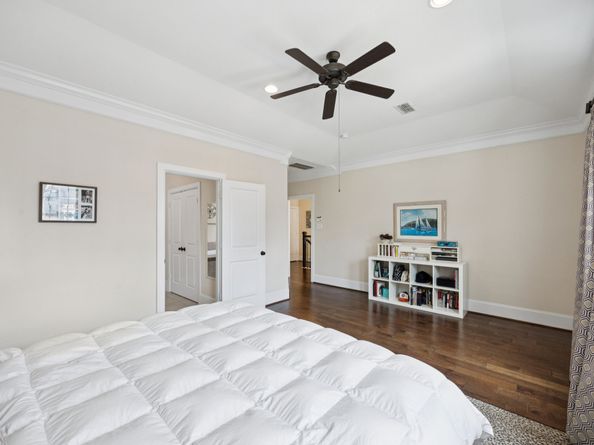 11116 Sherwood Oak Lane, Houston TX 77043