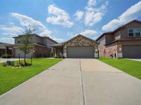 14576 Valley Ridge DR, New Caney TX 77357