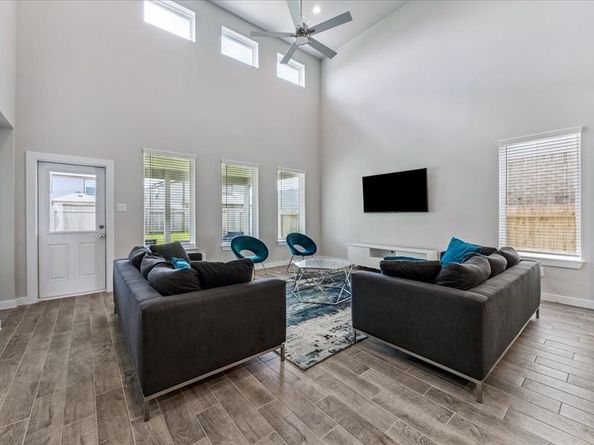 5619 Sandhill Oak Trail, Houston TX 77066