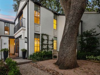 10 S Briar Hollow Lane