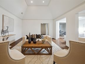 10 S Briar Hollow Lane 87, Houston TX 77027