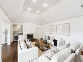 10 S Briar Hollow Lane 87, Houston TX 77027