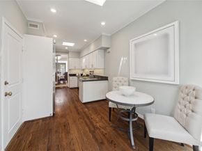 10 S Briar Hollow Lane 87, Houston TX 77027