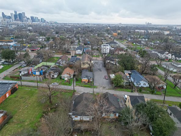 3280 Berry Street, Houston TX 77004