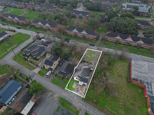 3280 Berry Street, Houston TX 77004