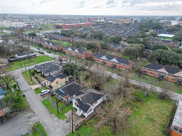 3280 Berry Street, Houston TX 77004