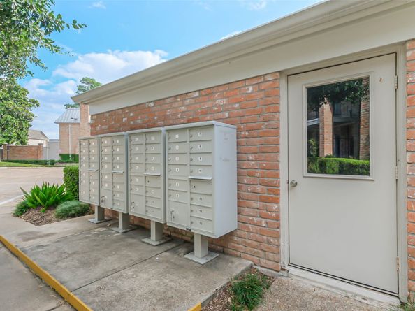 2230 S Piney Point Road 113, Houston TX 77063