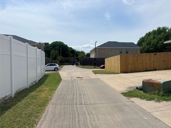 1925 Timber Oaks Drive, Garland TX 75040