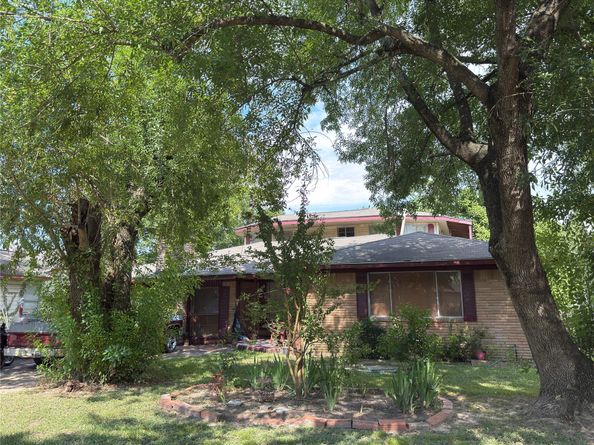 10106 Cheeves Drive, Houston TX 77016