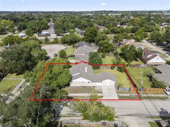 4002 Knotty Oaks Trl, Houston TX 77045