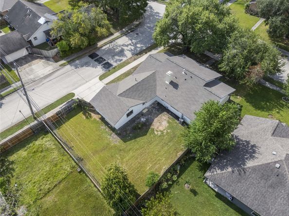 4002 Knotty Oaks Trl, Houston TX 77045