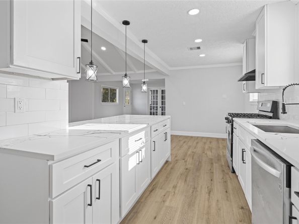 4002 Knotty Oaks Trl, Houston TX 77045