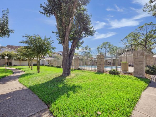 11957 Bob White Drive 863, Houston TX 77035