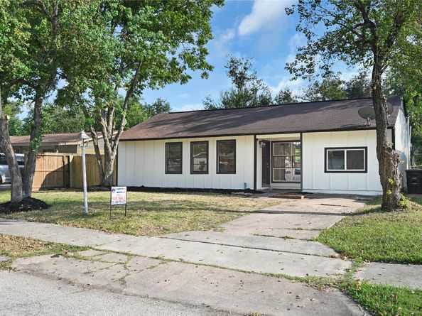 5926 Belneath Street, Houston TX 77033
