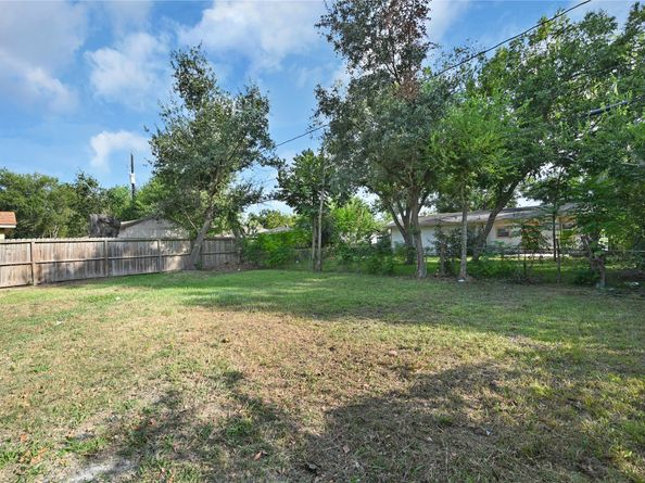 5926 Belneath Street, Houston TX 77033