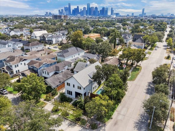 1136 Woodland Street, Houston TX 77009