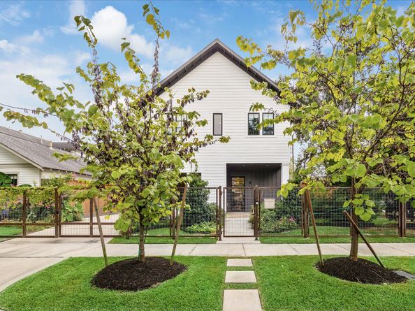 1136 Woodland Street, Houston TX 77009