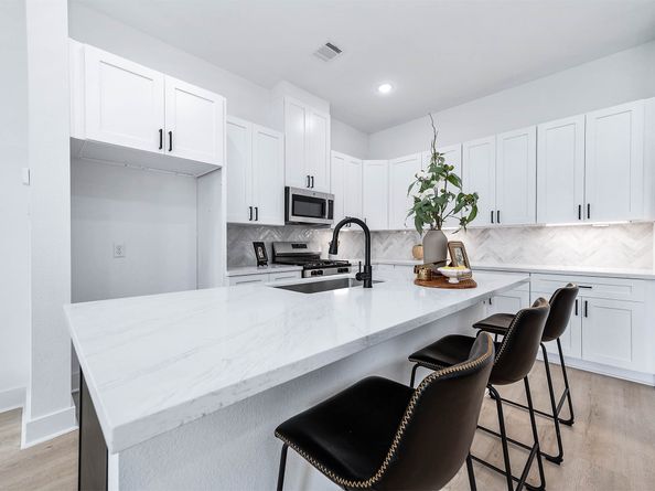 5803 Hardy Street, Houston TX 77009