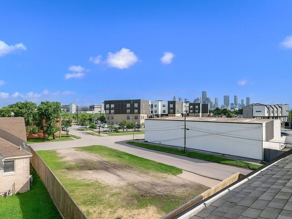 2312 Barbee Street, Houston TX 77004
