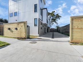 2312 Barbee Street, Houston TX 77004