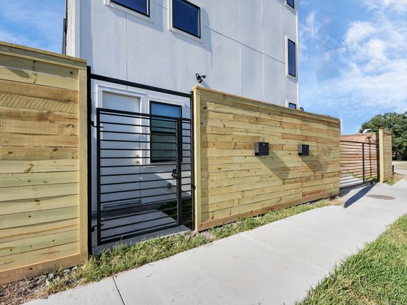 2312 Barbee Street, Houston TX 77004