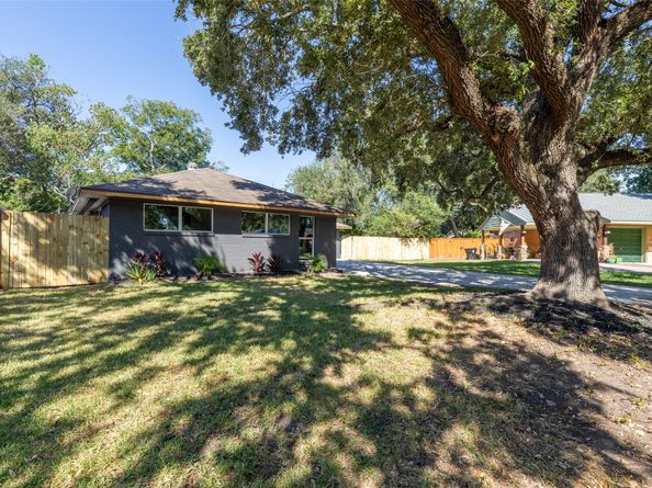 11106 Huggins Drive, Houston TX 77035