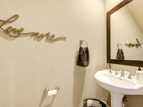 1110 Sherwood Trail, Houston TX 77043