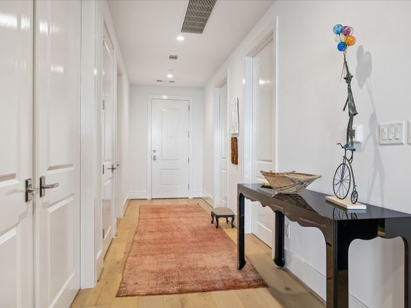 2325 Welch Street 704, Houston TX 77019