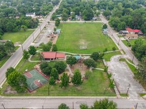 623 S 1st Street, Conroe TX 77301