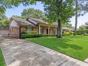 5350 Dumfries Drive, Houston TX 77096