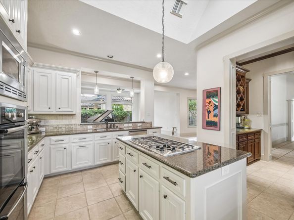 70 Shadow Creek Ridge Drive, Spring TX 77389