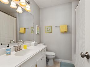 2101 Fountain View Drive 62, Houston TX 77057