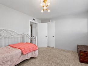 2101 Fountain View Drive 62, Houston TX 77057