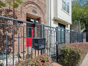 5820 Darling Street, Houston TX 77007