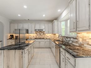 7 Stickley Court, The Woodlands TX 77382