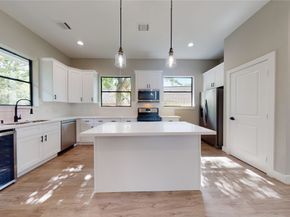 806 E 39th Street A, Houston TX 77022