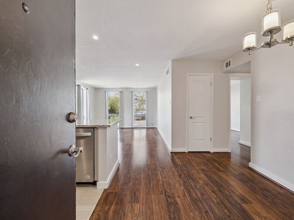 4629 Wild Indigo Street 589, Houston TX 77027