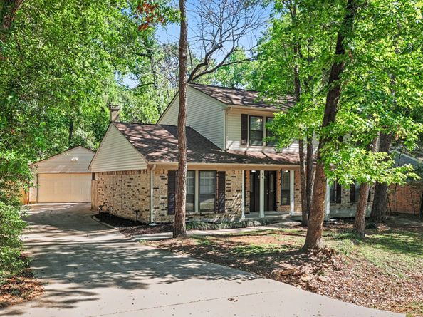 34 E Wandering Oak Drive, The Woodlands TX 77381