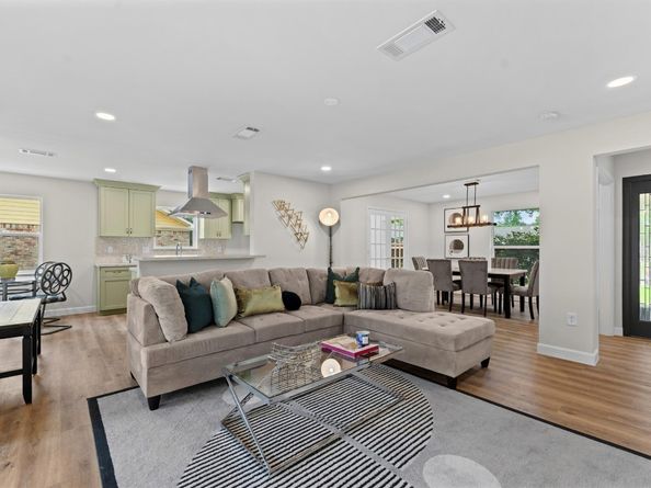 1918 Stebbins Drive, Houston TX 77043