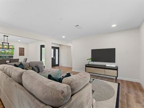 1918 Stebbins Drive, Houston TX 77043