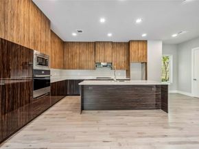 1111 W 21st Street, Houston TX 77008