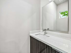 1111 W 21st Street, Houston TX 77008