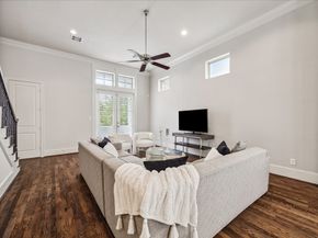 2048 Fannin Station S, Houston TX 77045