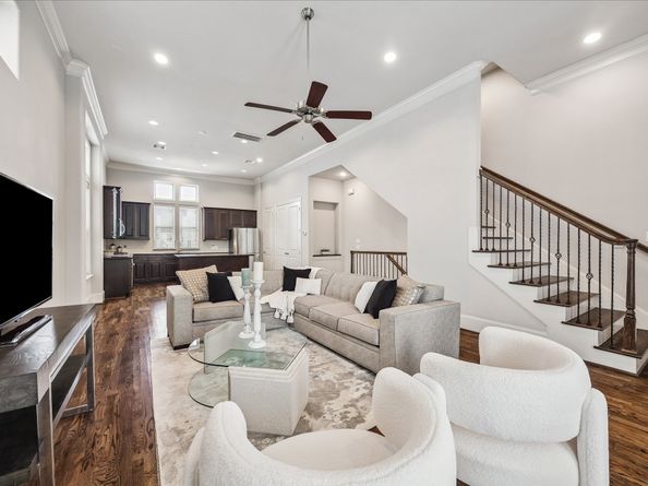 2048 Fannin Station S, Houston TX 77045